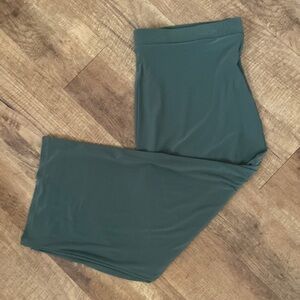 Investments army green flowing pants. Size XL